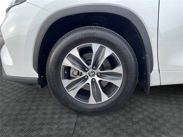 Used 2023 Toyota Highlander XLE image 14
