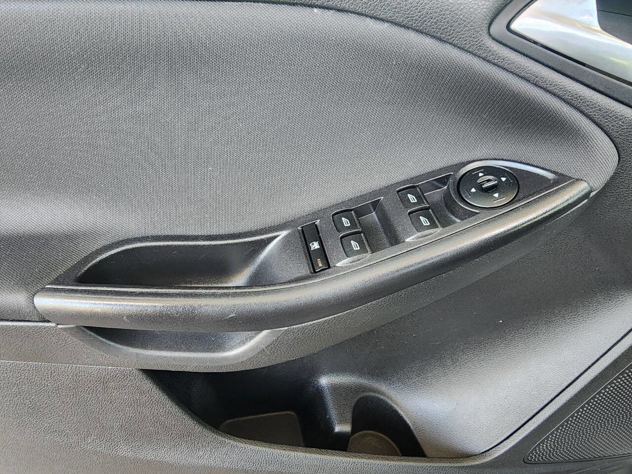 Used 2015 Ford Focus SE image 34