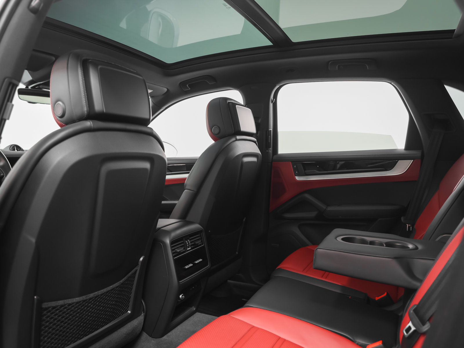 Certified 2025 Porsche Cayenne S AWD/4WD image 37