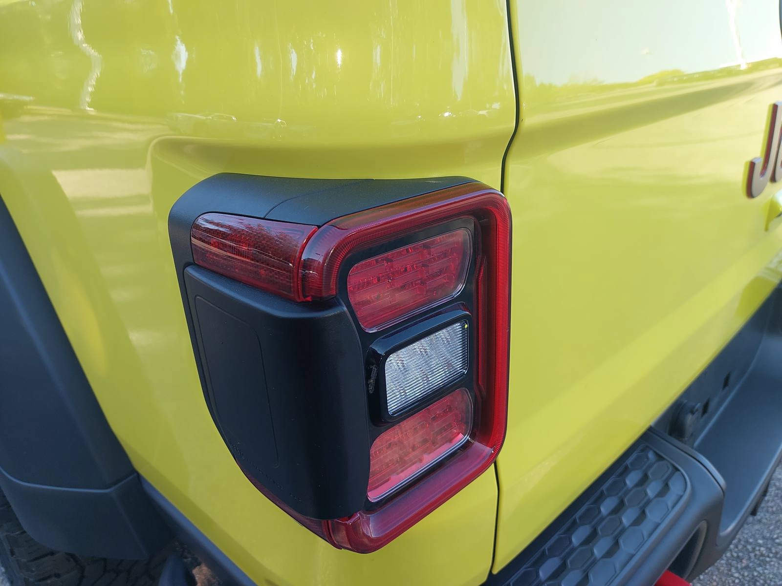 Used 2023 Jeep Gladiator Rubicon w/ LED Lighting Group AWD/4WD image 35