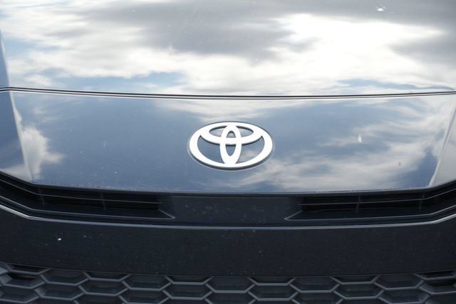 Used 2025 Toyota Camry SE FWD image 5