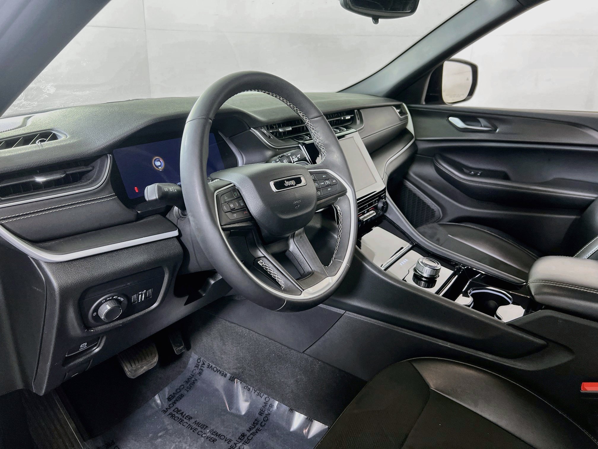 Used 2023 Jeep Grand Cherokee Altitude AWD/4WD image 9