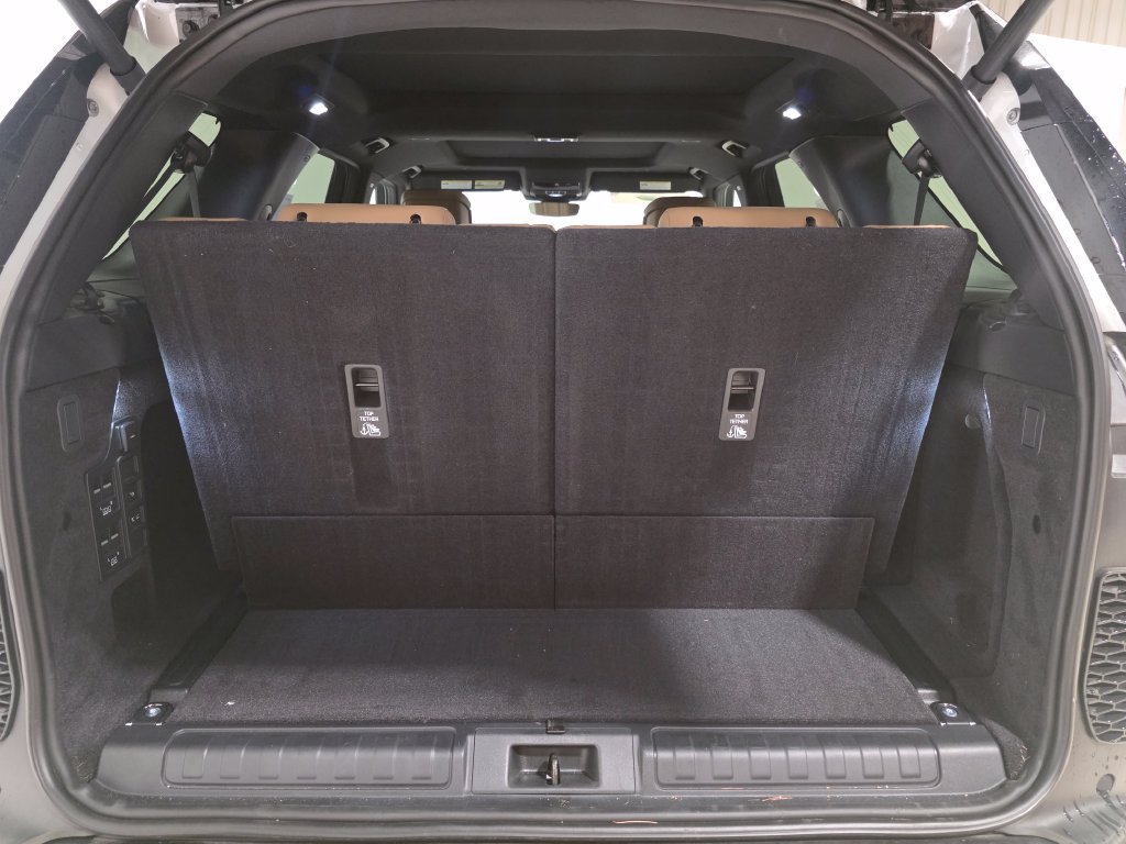 Certified 2025 Land Rover Discovery Dynamic SE AWD/4WD image 8