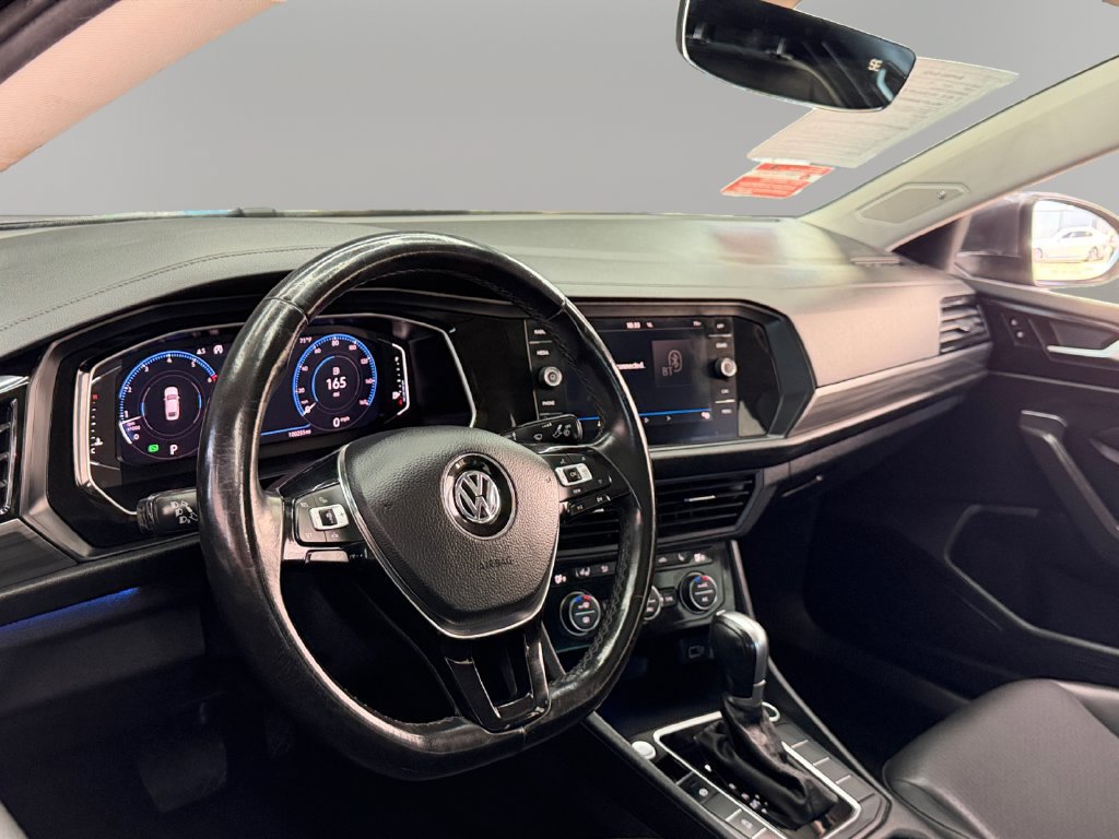 Used 2019 Volkswagen Jetta SEL w/ Cold Weather Package FWD image 16