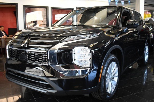 New 2026 Mitsubishi Outlander ES AWD/4WD image 1