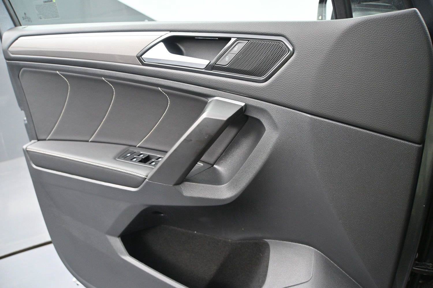Certified 2023 Volkswagen Tiguan SE R-Line AWD/4WD image 6