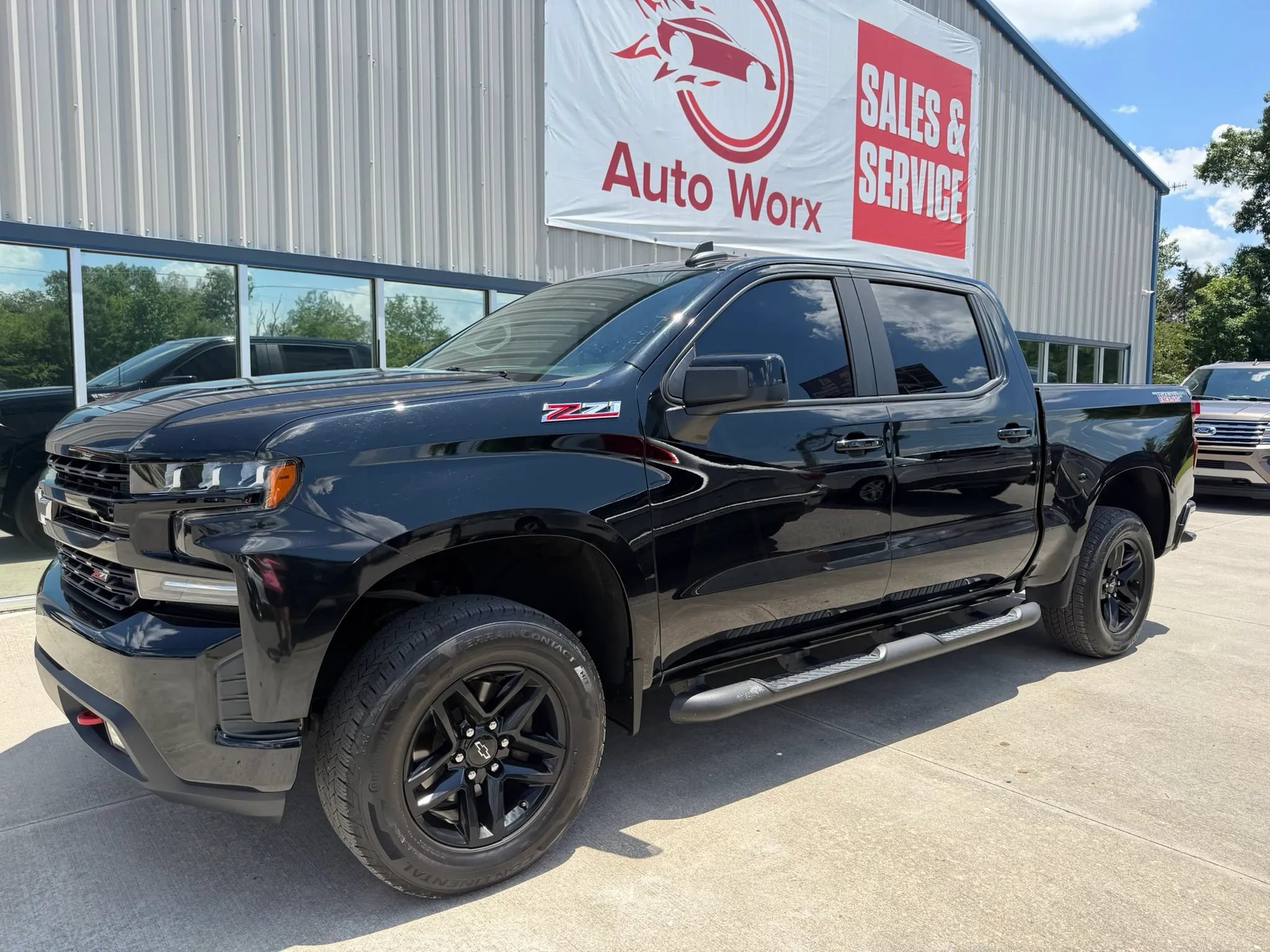Used 2020 Chevrolet Silverado 1500 LT Trail Boss w/ Midnight Edition AWD/4WD image 10