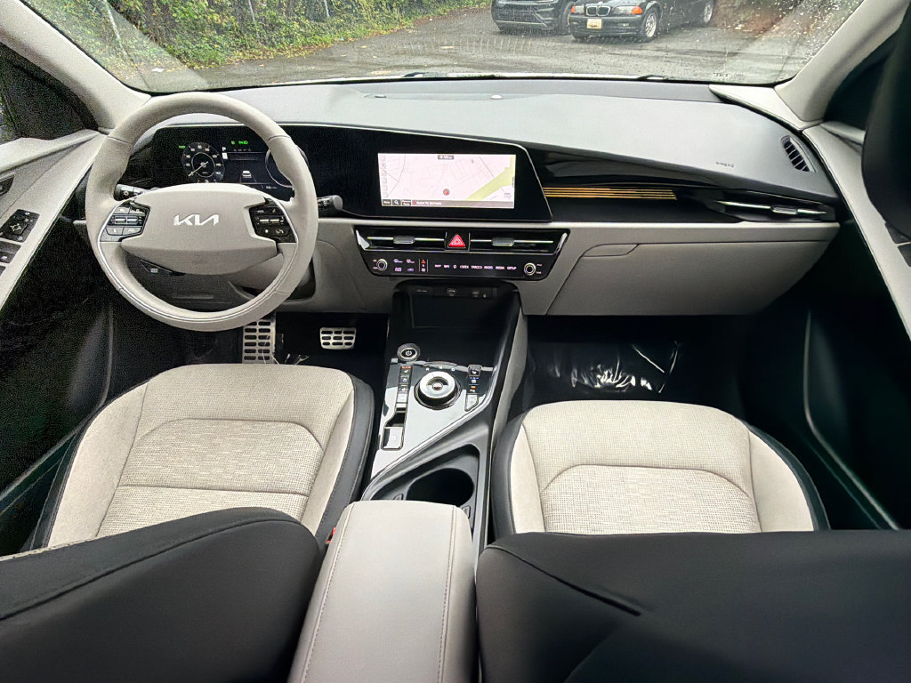 Certified 2024 Kia Niro Wave w/ Wave Preserve Package FWD image 13