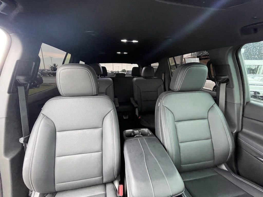 Used 2025 Chevrolet Traverse LT w/ Driver Confidence Package FWD image 32