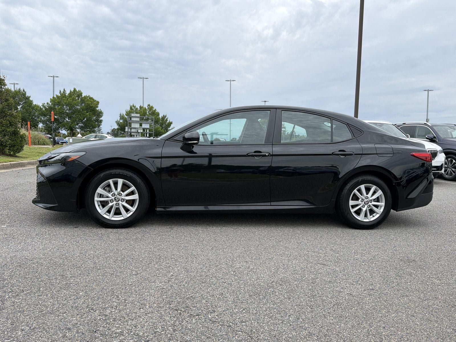 Used 2025 Toyota Camry LE FWD image 2