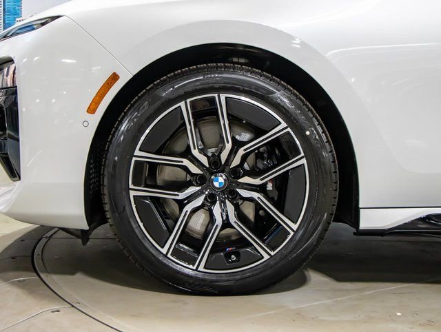 Used 2026 BMW 740i xDrive w/ Premium Package image 7