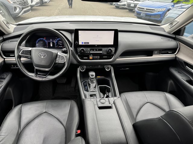 Used 2024 Toyota Grand Highlander AWD image 13