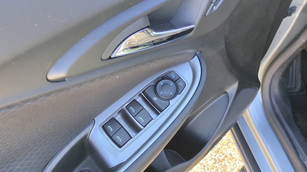 Used 2024 Chevrolet Malibu LT FWD image 13