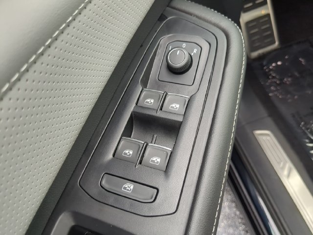 Used 2025 Volkswagen Atlas Cross Sport SEL R-Line AWD/4WD image 22