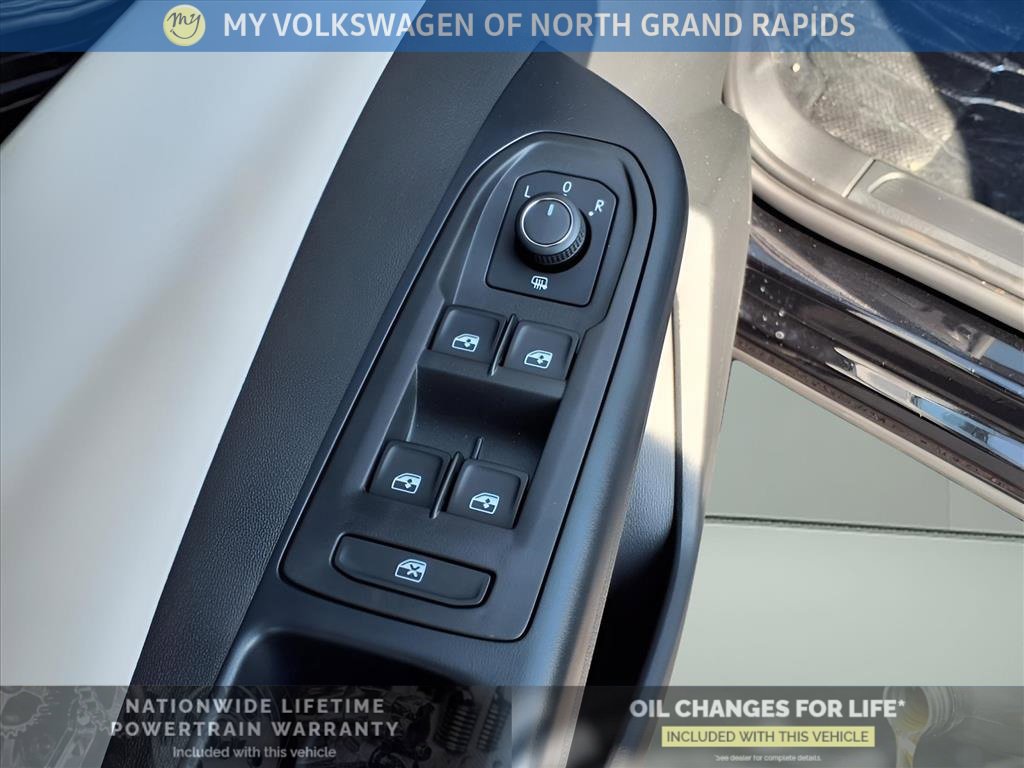 New 2025 Volkswagen Taos S image 14