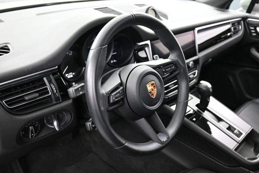 Certified 2023 Porsche Macan Turbo AWD/4WD image 16