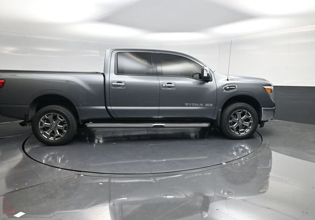 Used 2017 Nissan Titan SL w/ Chrome Package image 2