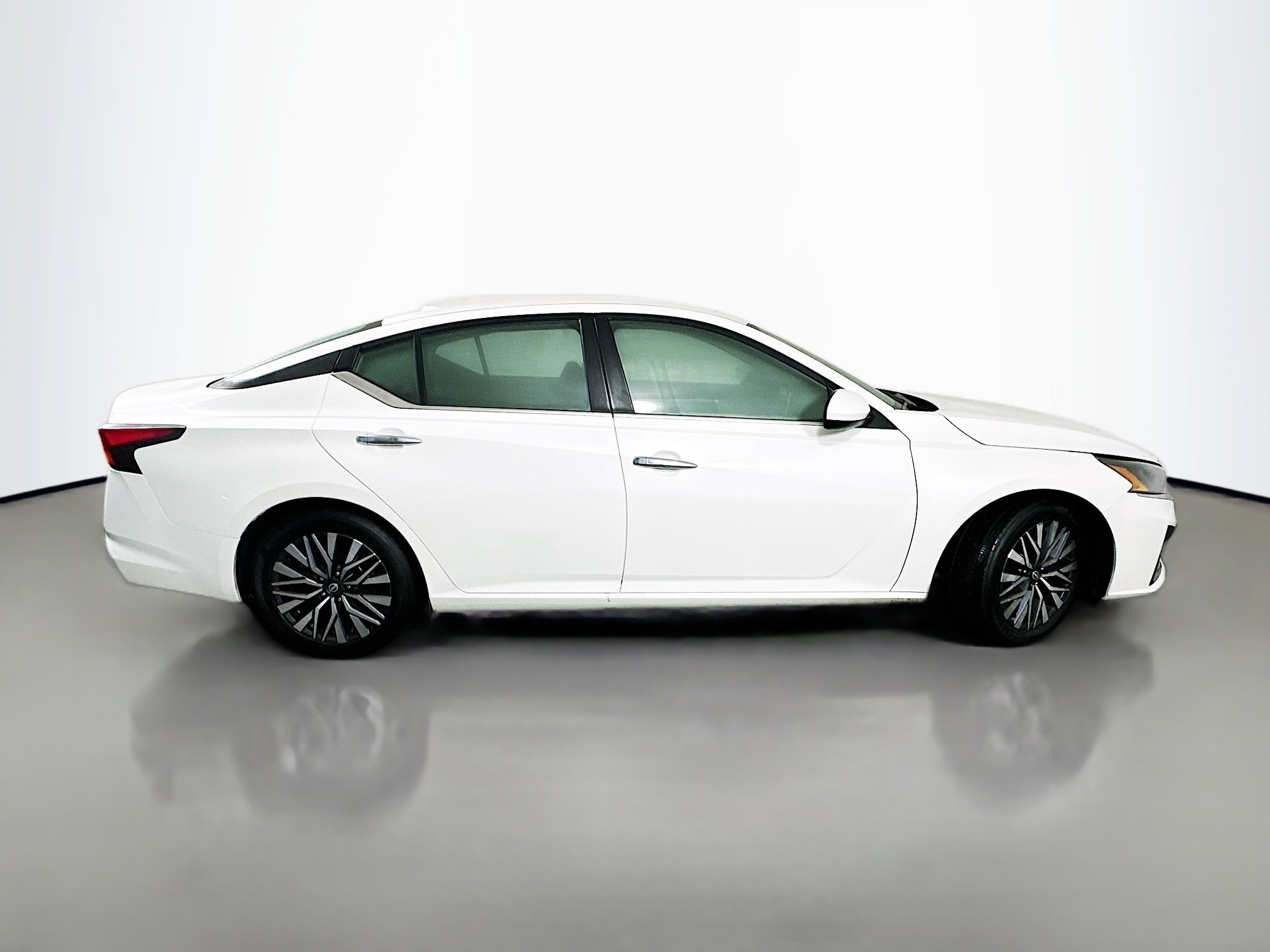 Used 2023 Nissan Altima 2.5 SV image 8