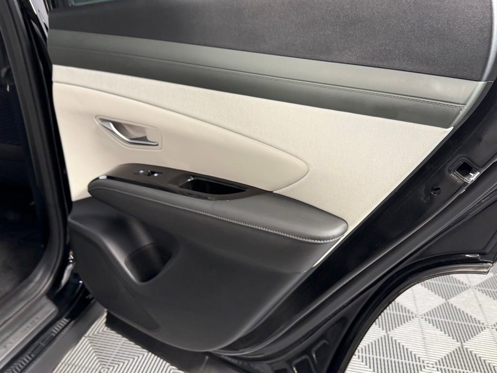 Used 2025 Hyundai Tucson Limited image 31
