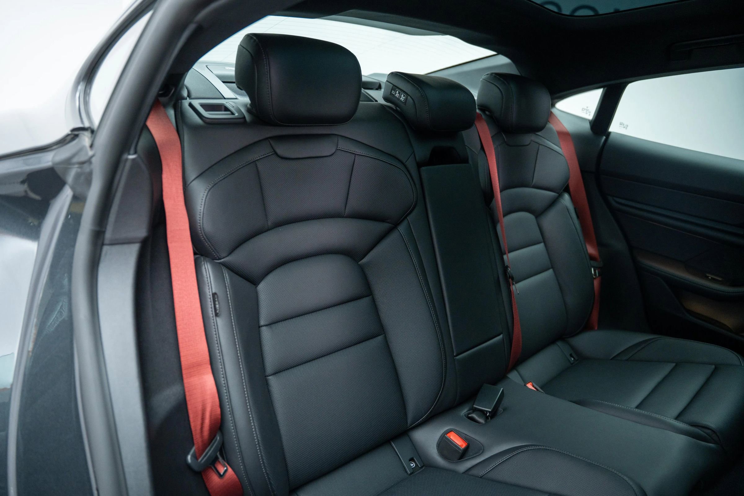 Used 2025 Porsche Taycan image 25