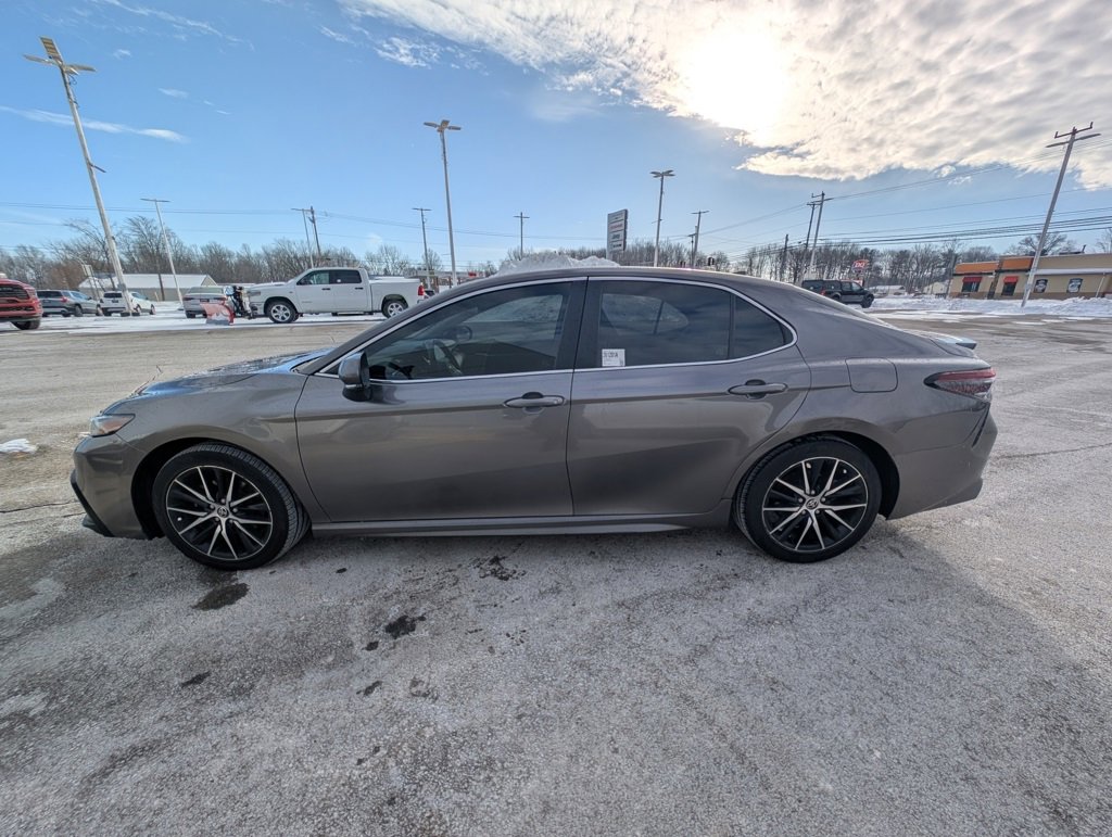 Used 2022 Toyota Camry SE image 6