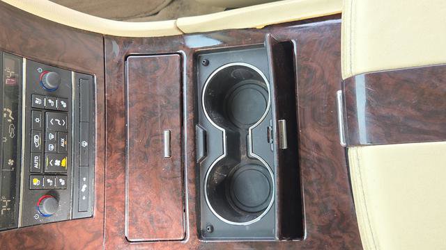 Used 2007 Cadillac Escalade 2WD w/ Climate Package image 31