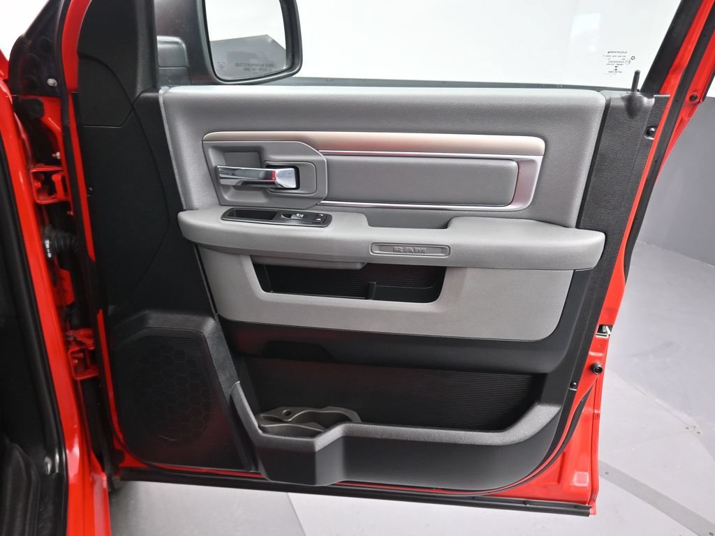Used 2018 RAM 1500 Classic SLT AWD/4WD image 38