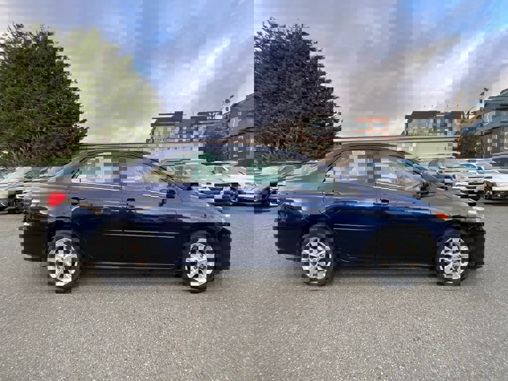 Used 2013 Toyota Corolla LE image 9