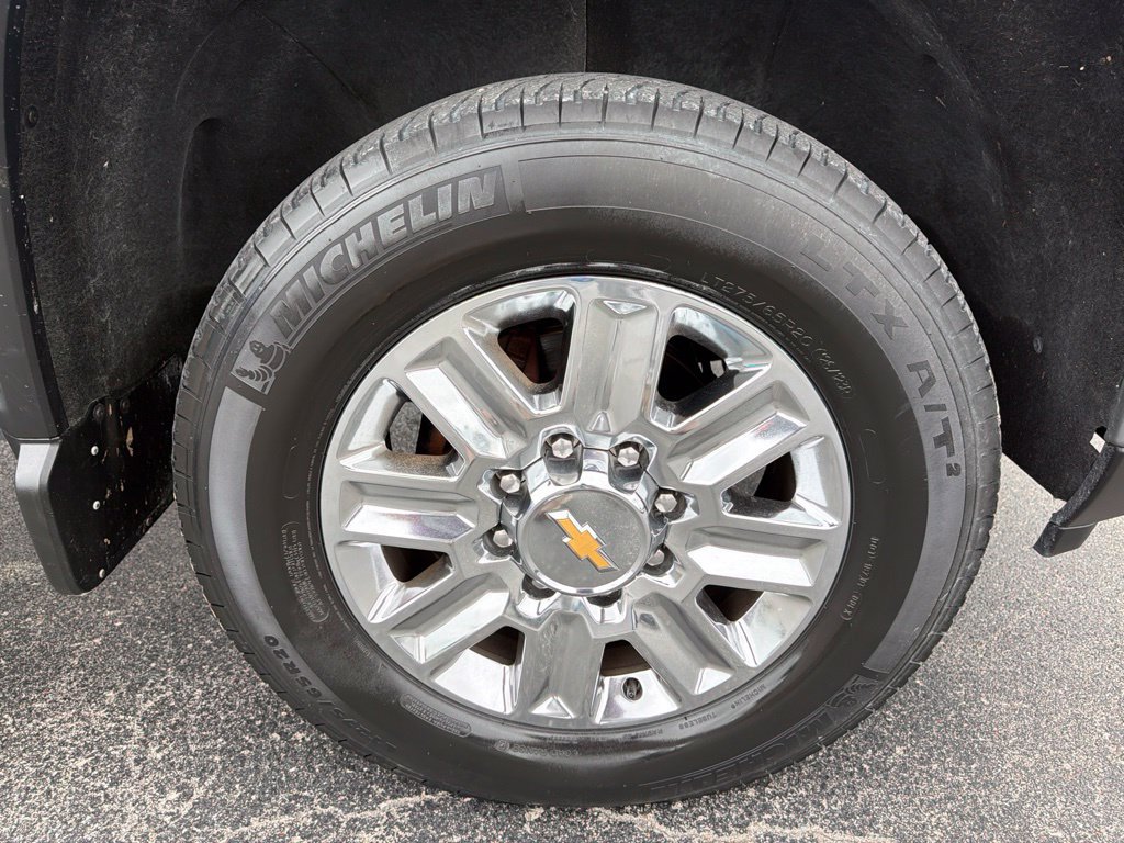 Used 2024 Chevrolet Silverado 3500 High Country w/ High Country Premium Package AWD/4WD image 9