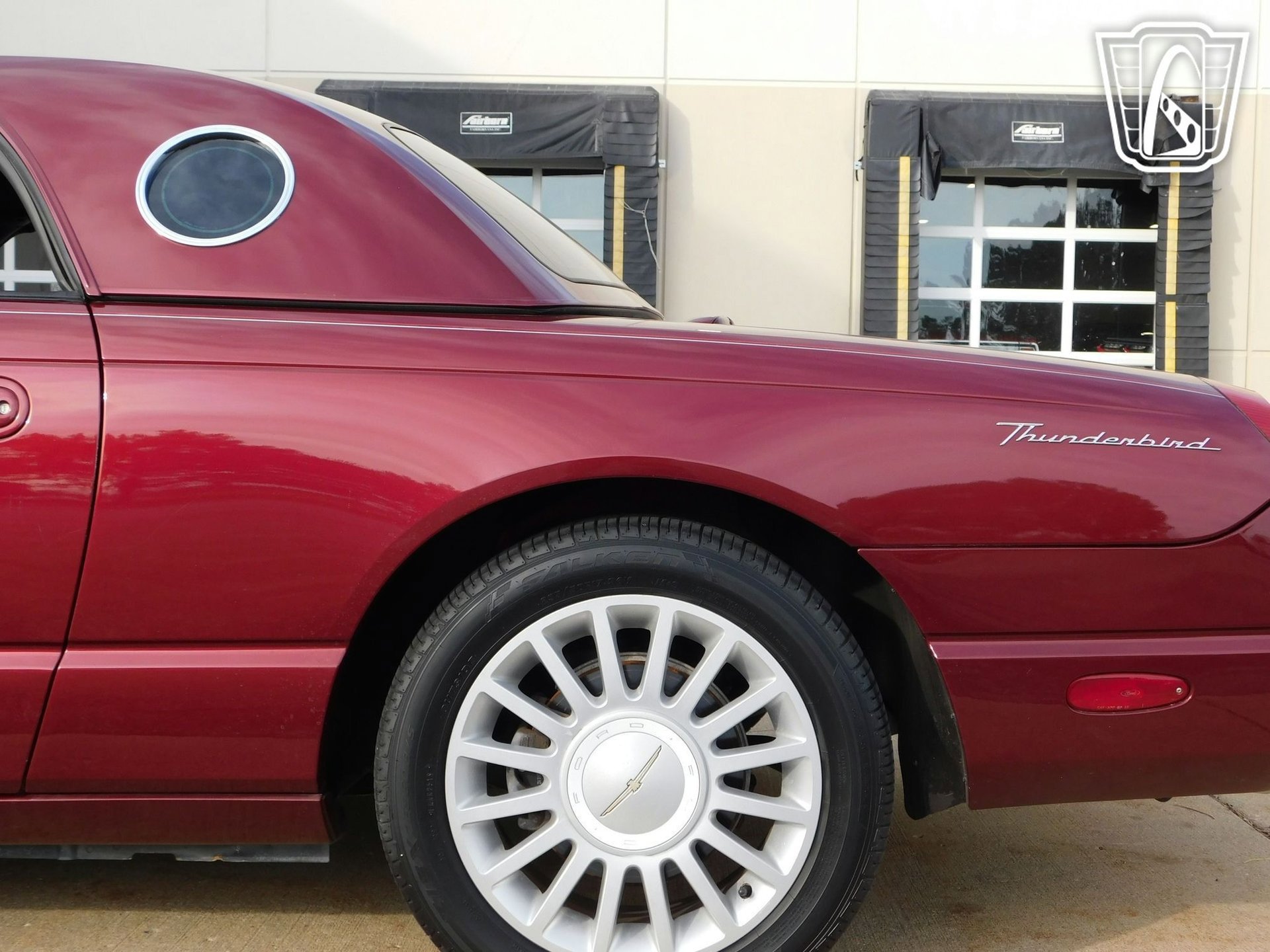 Used 2004 Ford Thunderbird image 38