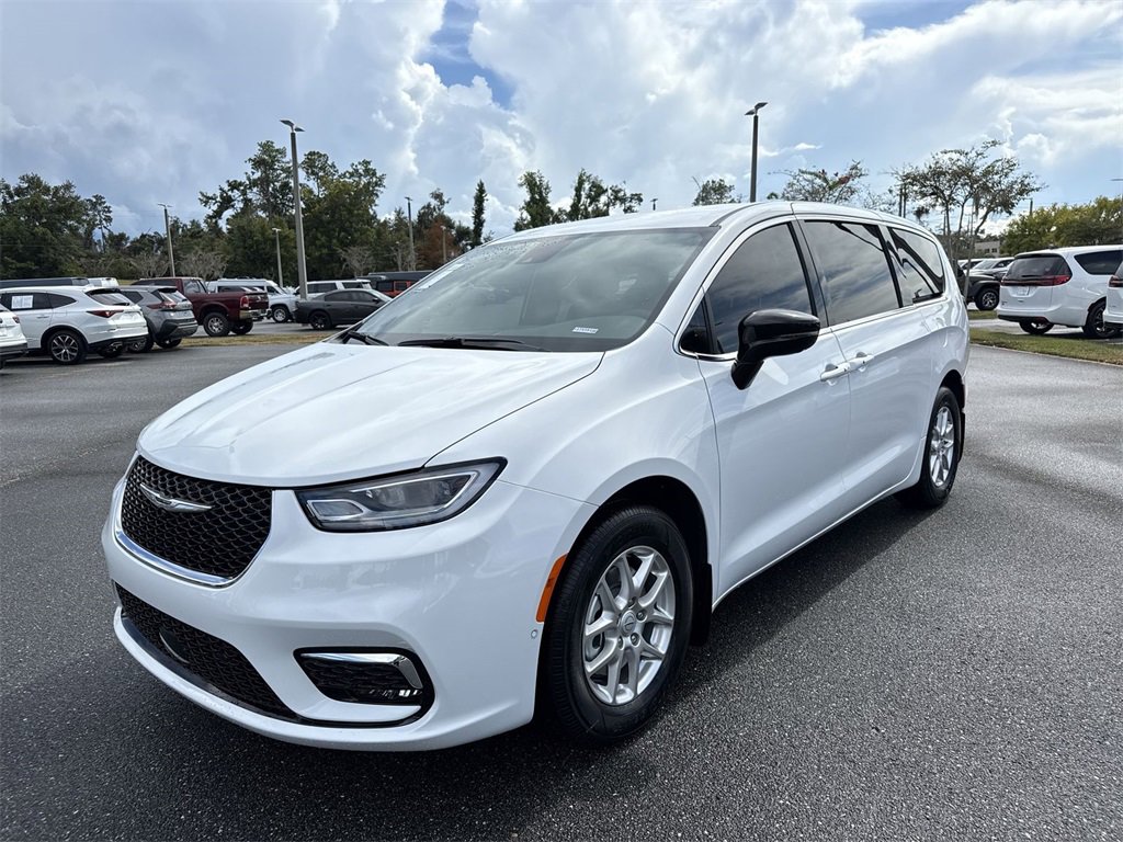 New 2026 Chrysler Pacifica Select image 7