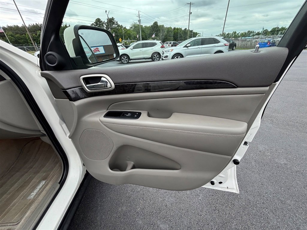 Used 2012 Jeep Grand Cherokee Laredo RWD image 28