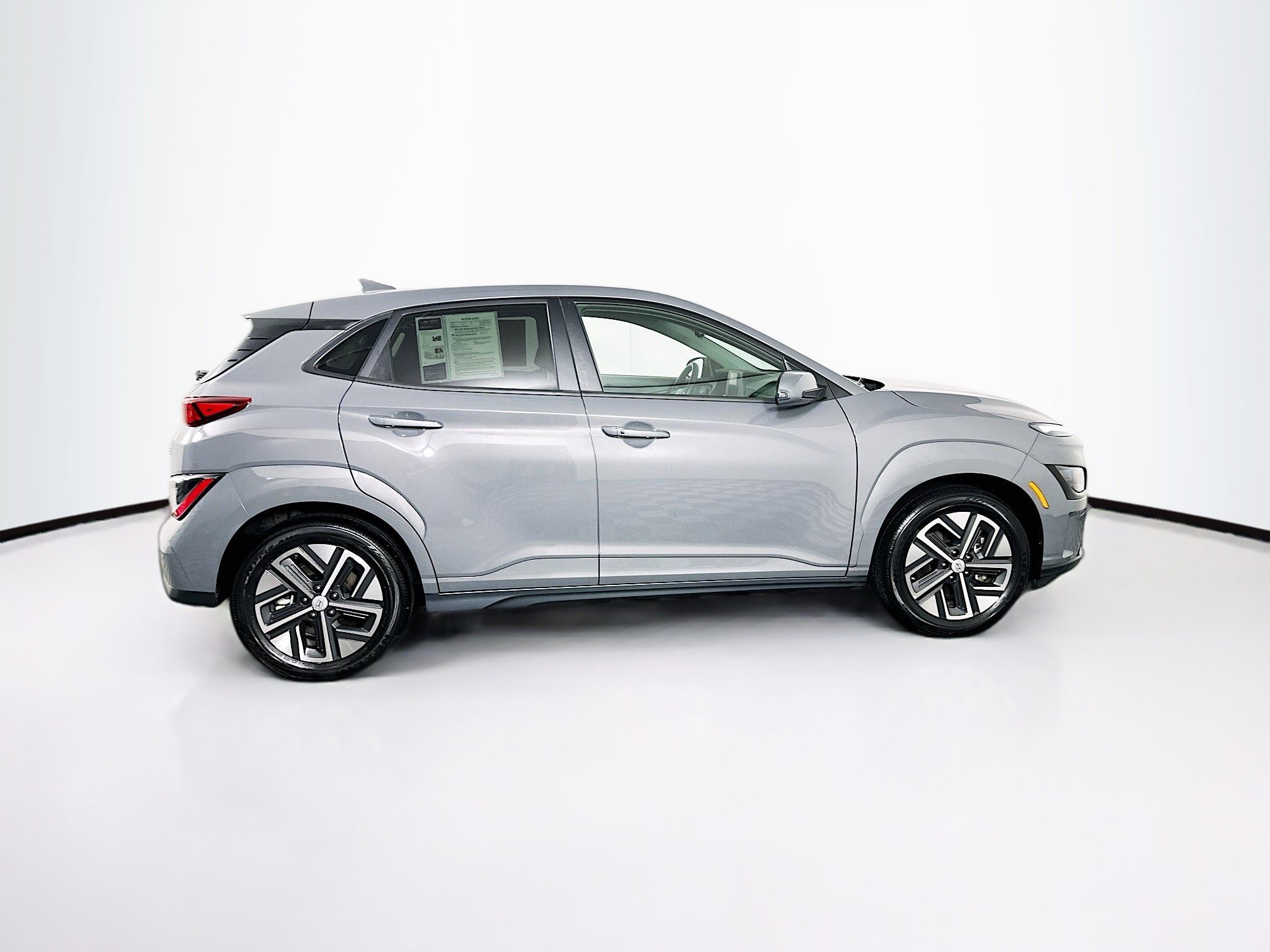 Used 2023 Hyundai Kona SE w/ Cargo Package image 10