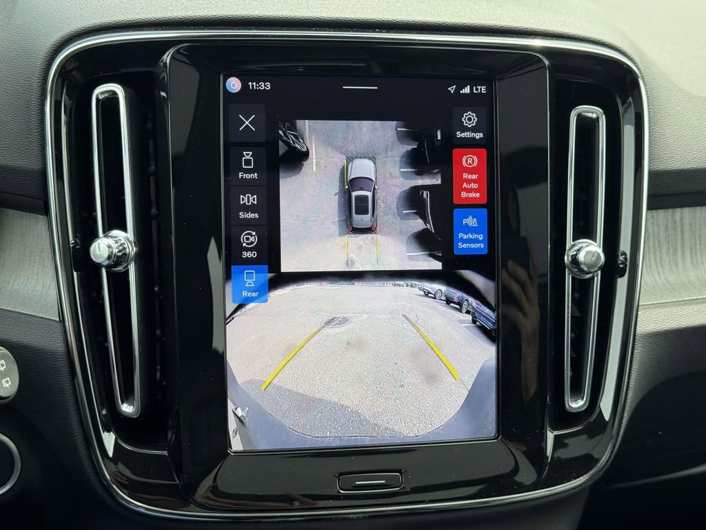 Certified 2025 Volvo XC40 B5 Plus AWD/4WD image 29