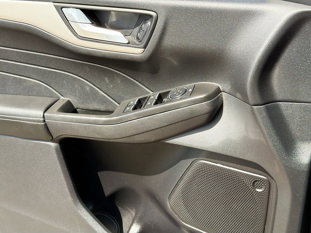 Used 2021 Ford Escape SE w/ Cold Weather Package image 21