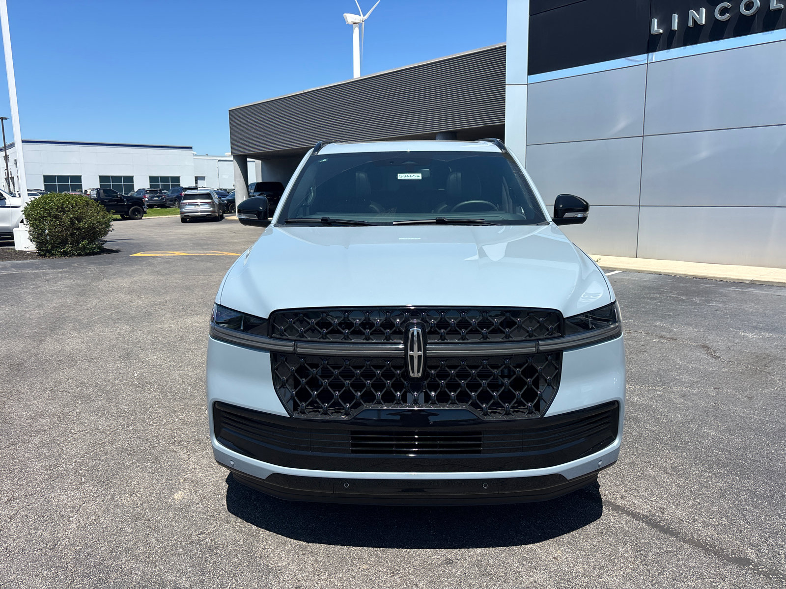 New 2026 Lincoln Navigator Reserve w/ Jet Appearance Package AWD/4WD image 2