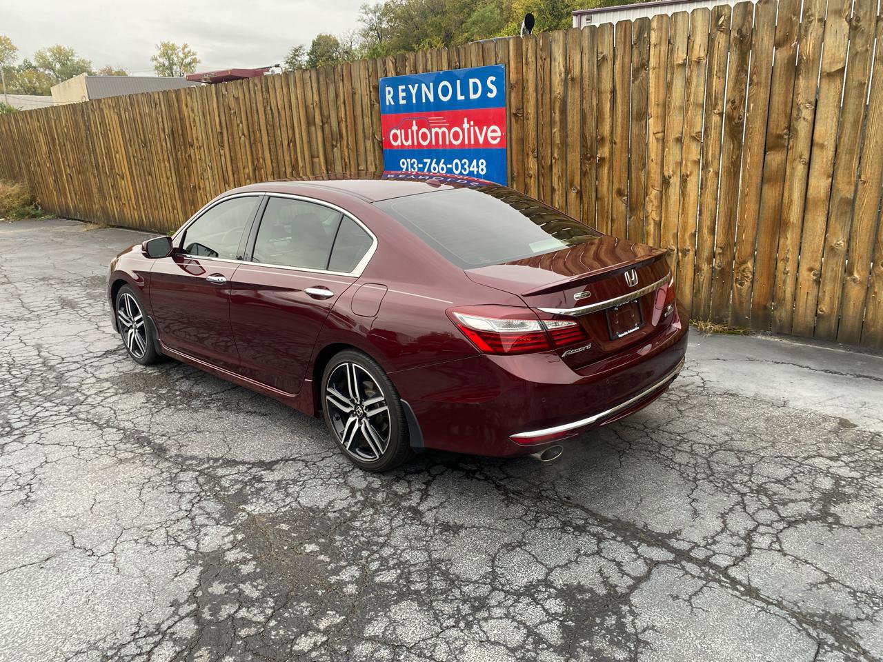 Used 2017 Honda Accord Touring image 7