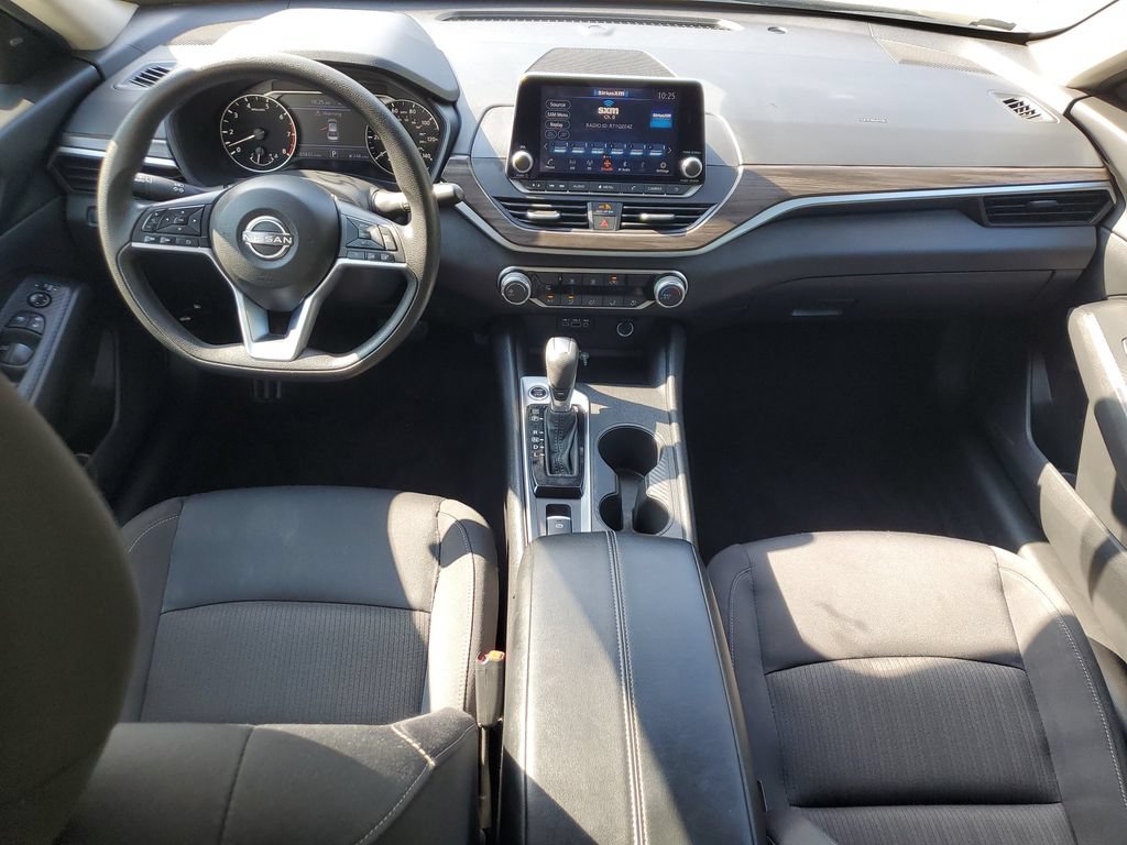 Used 2025 Nissan Altima 2.5 SV AWD/4WD image 17