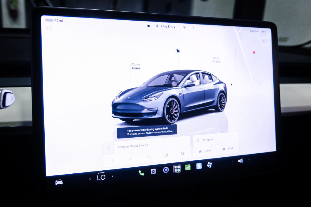 Used 2022 Tesla Model 3 Performance AWD/4WD image 25