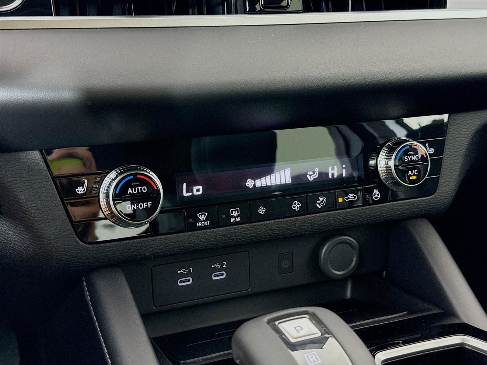 New 2026 Mitsubishi Outlander SE image 13