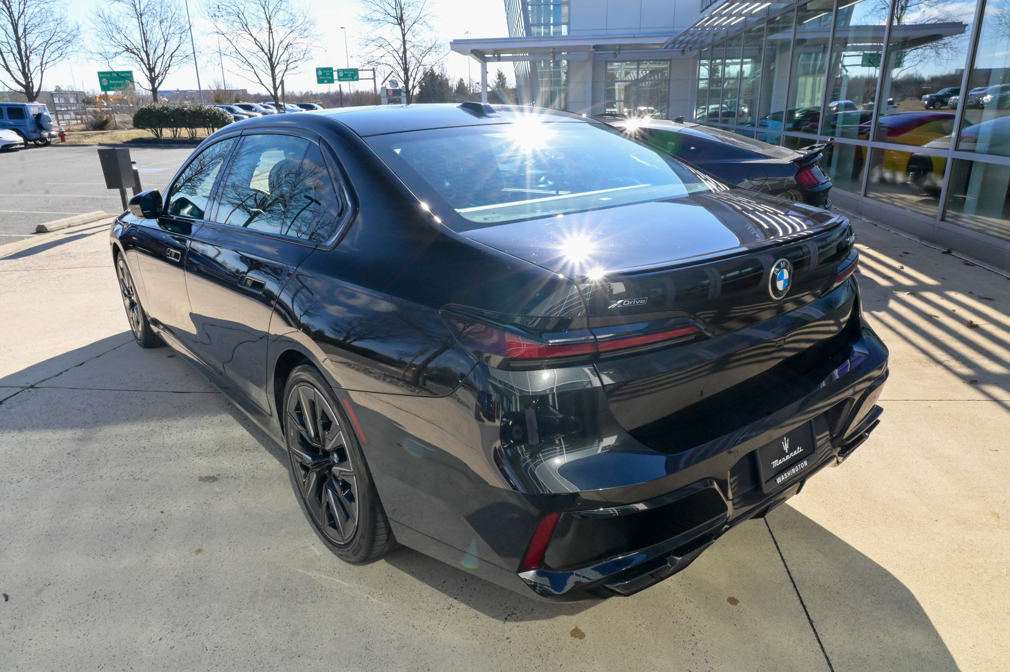 Used 2023 BMW 760i xDrive w/ Executive Package image 7