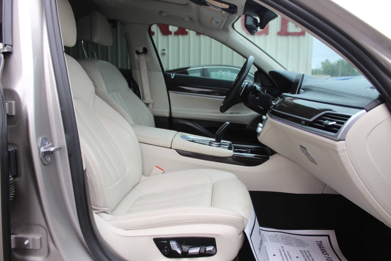 Used 2022 BMW 740i xDrive AWD/4WD image 23