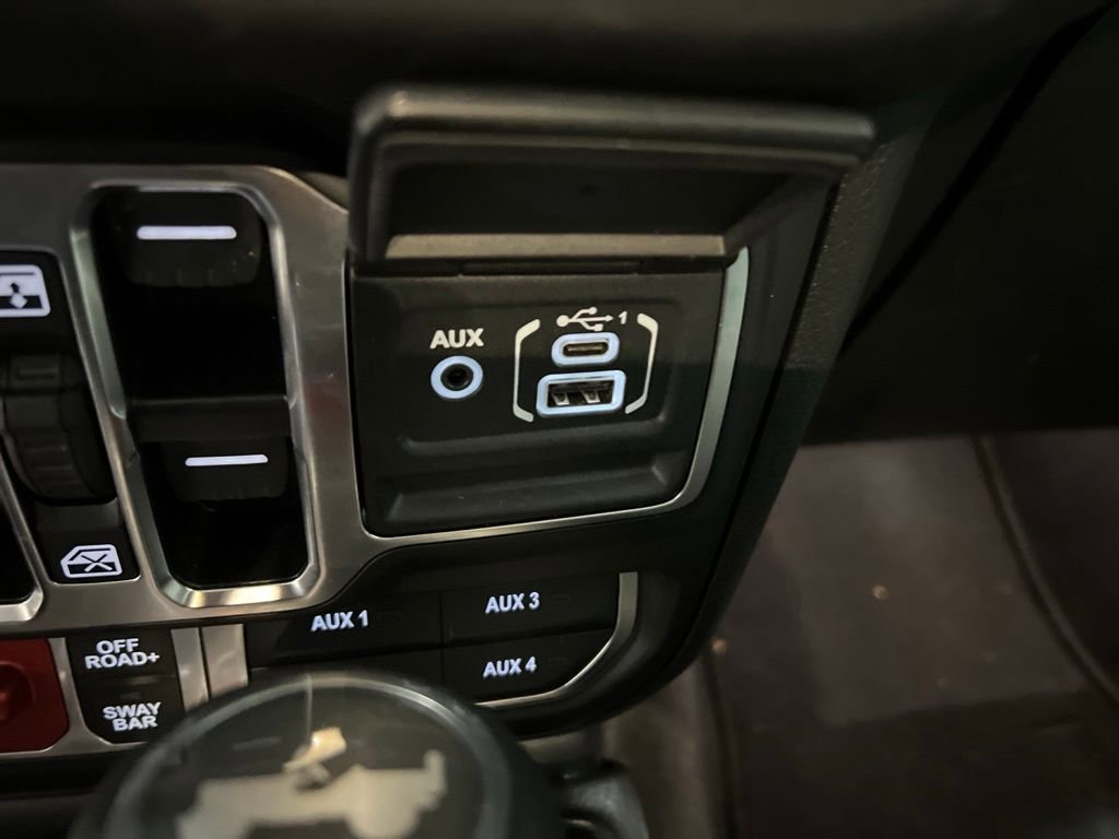 Used 2025 Jeep Wrangler Unlimited Rubicon AWD/4WD image 30