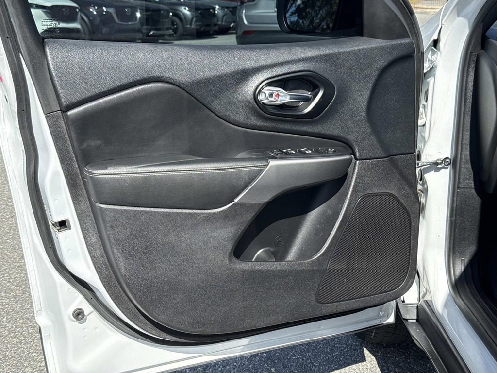 Used 2021 Jeep Cherokee Latitude Lux 80th Anniv w/ Quick Order Package 2YU 80th image 23