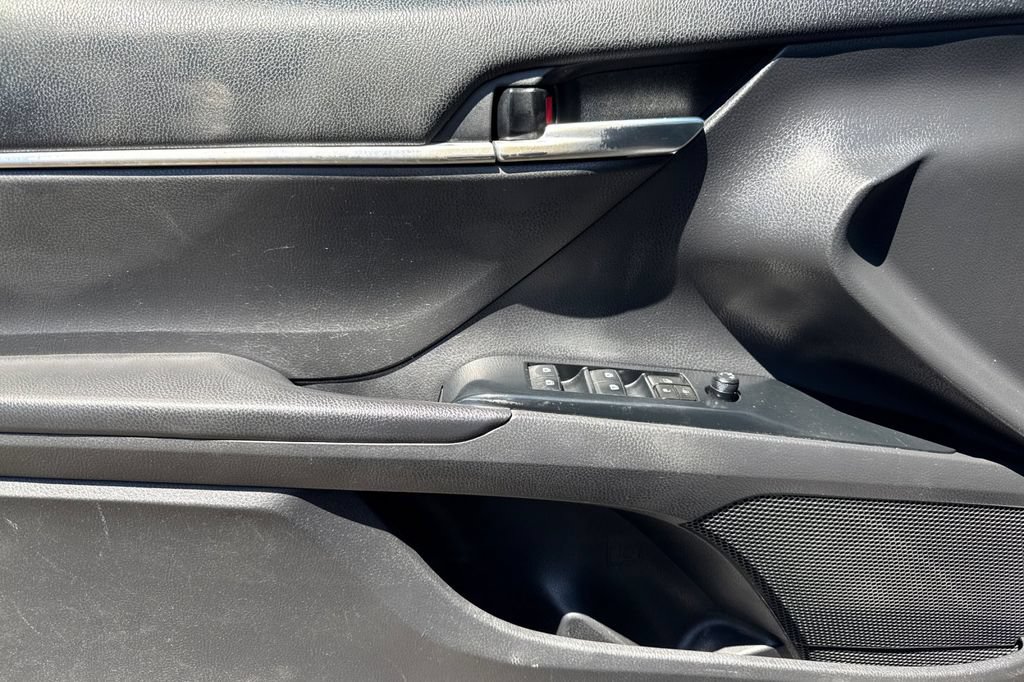 Used 2019 Toyota Camry LE FWD image 11