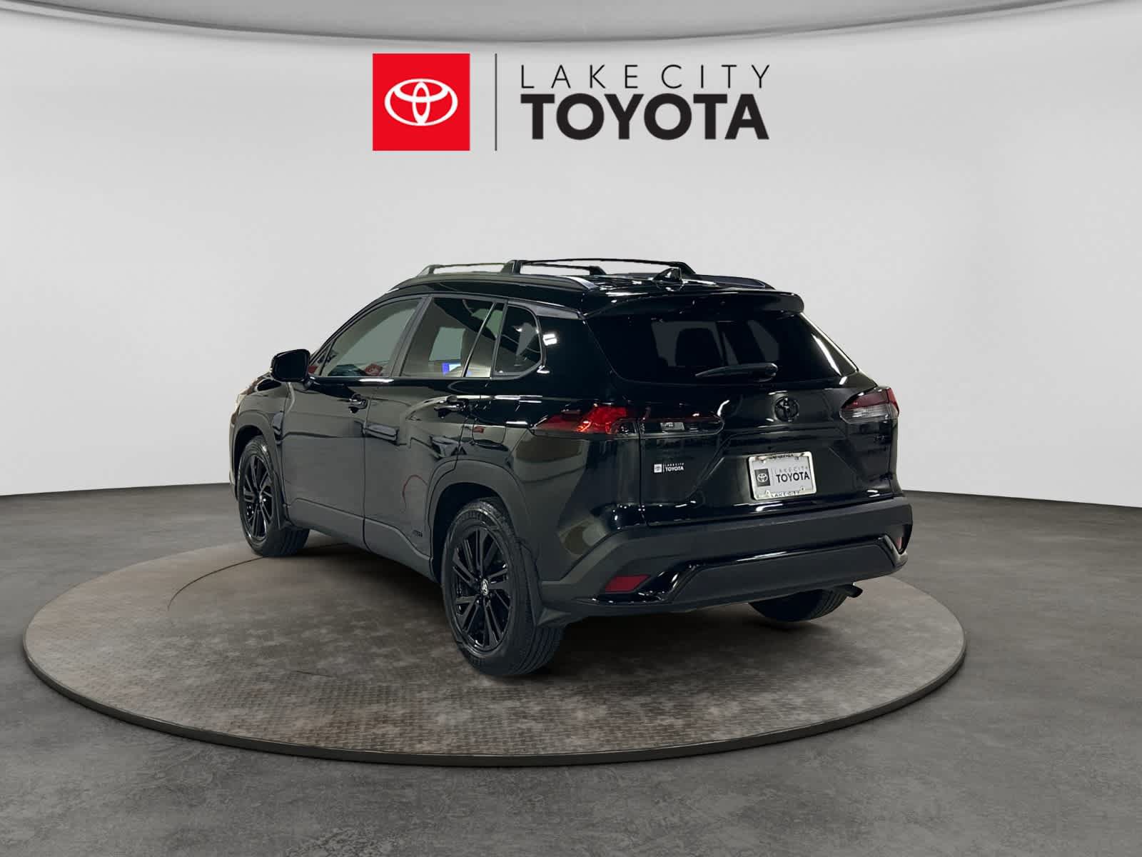 Used 2024 Toyota Corolla Cross AWD Hybrid w/ Moonroof Package image 5