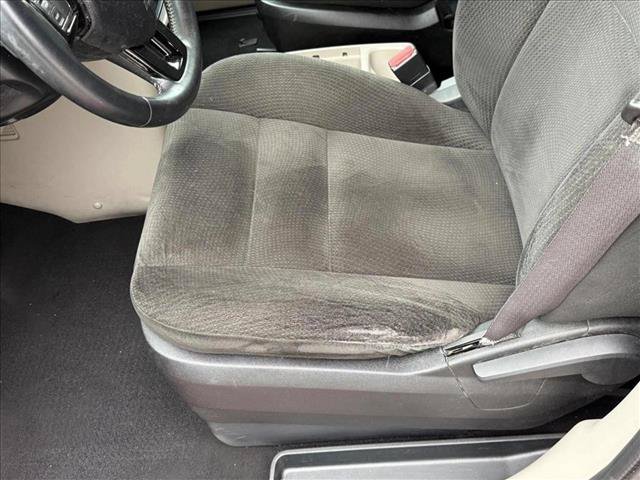 Used 2016 Dodge Grand Caravan SE FWD image 18