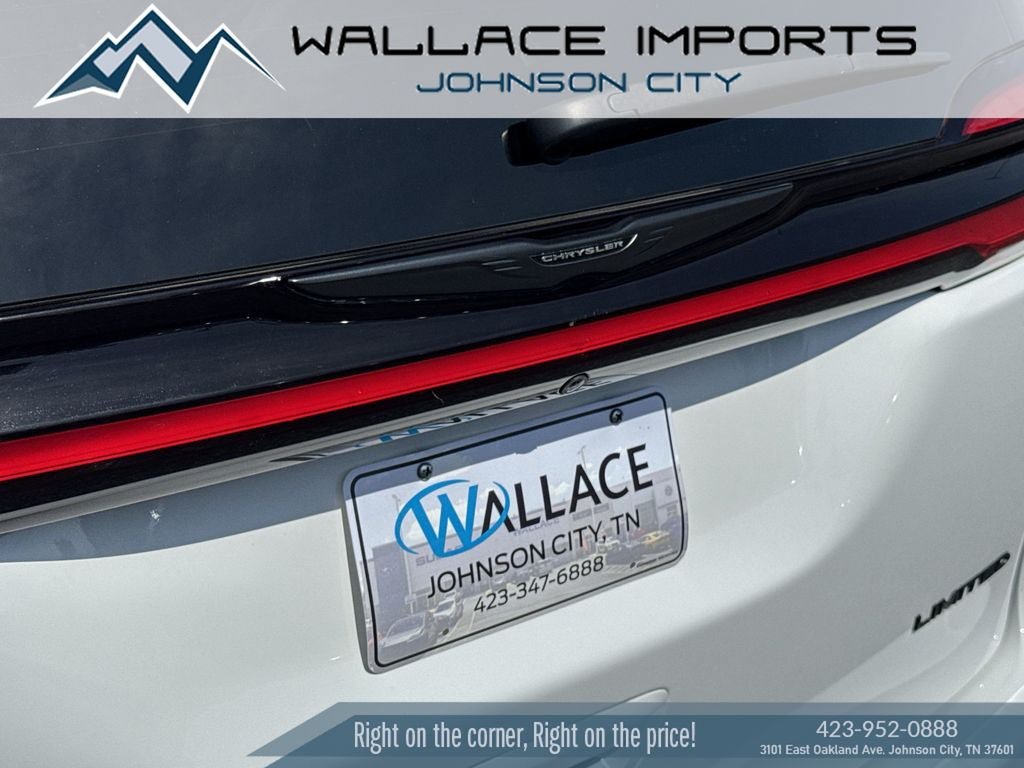 Used 2025 Chrysler Pacifica Limited FWD image 10