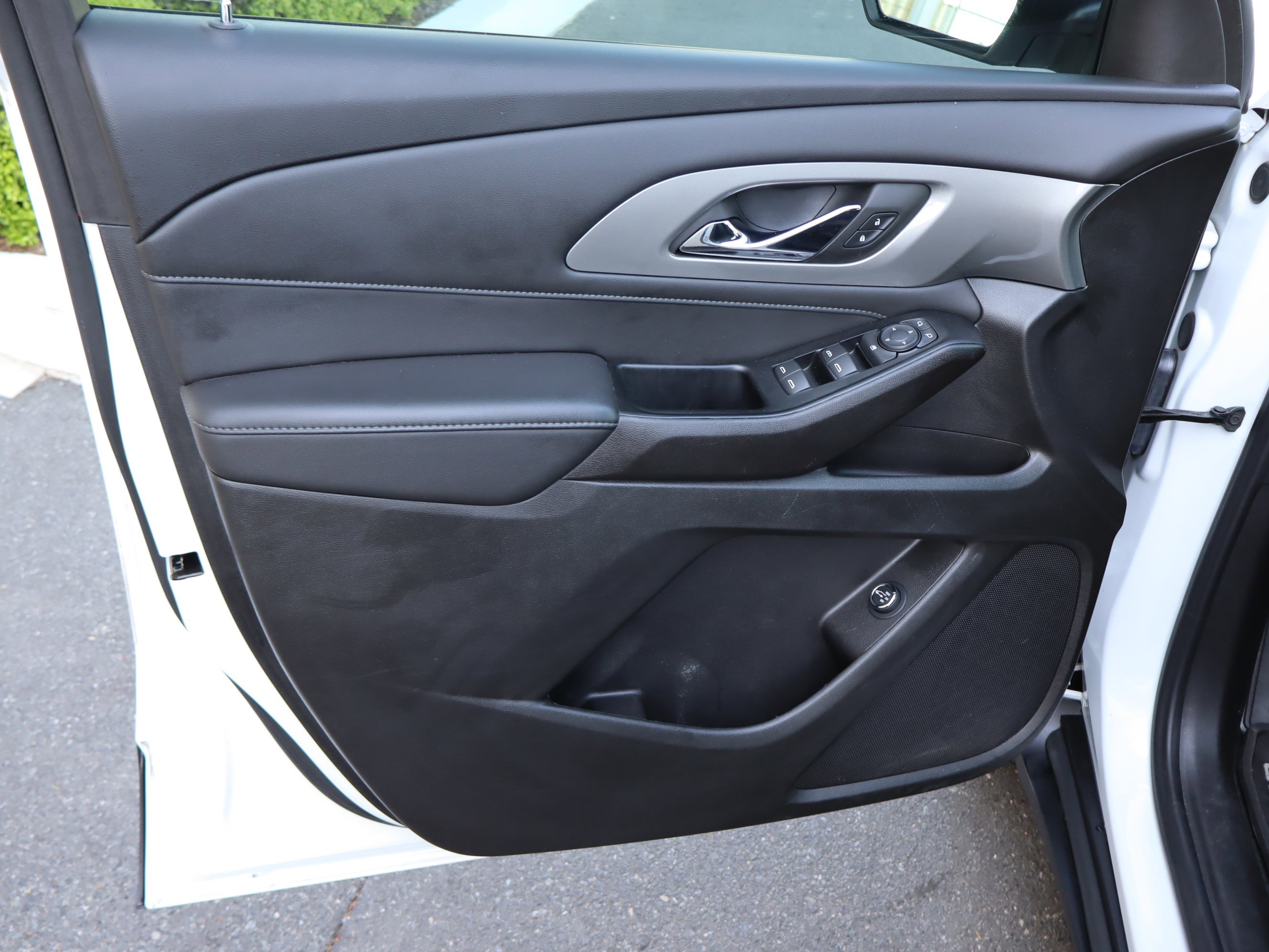 Used 2023 Chevrolet Traverse LT FWD image 15