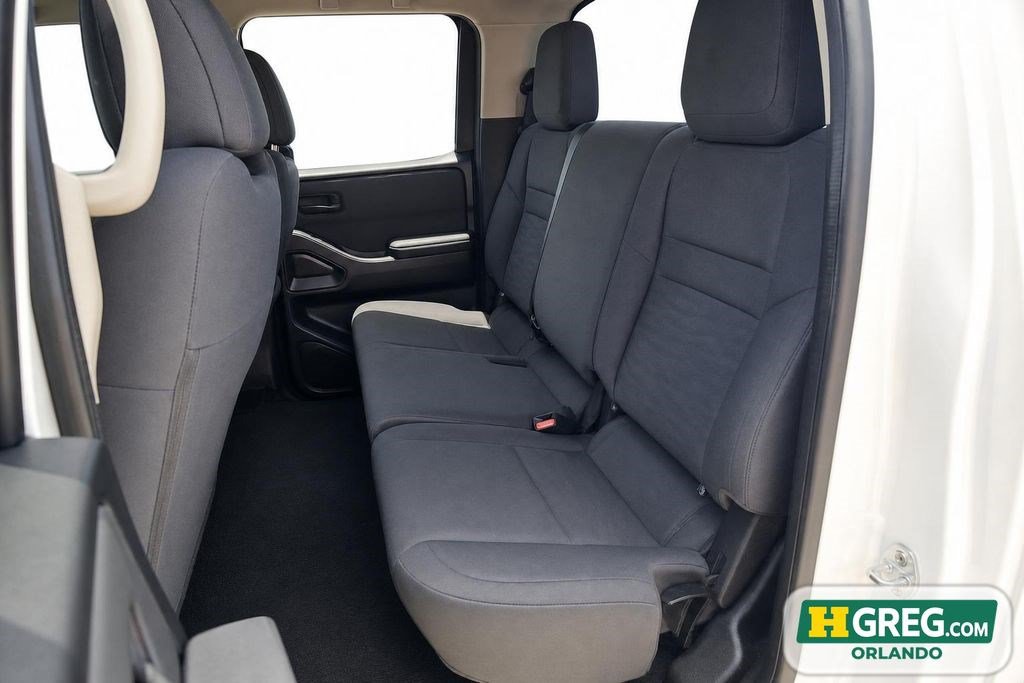 Used 2024 Nissan Frontier S RWD image 16